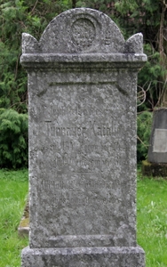 Felejthei etlen édes anyánk
<br />Türnaüer Katalin
<br />szül. 1840 december 24.
<br />megh. 1904 december 31.
<br />
<br />Allittattak beot ajdalmosabban oyaszolo oyrmeker
<br />
<br />Aldott leoyen emleked!