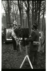 Fotograf, pozvačín in klónja, zapor za lopove (neg. 3779)