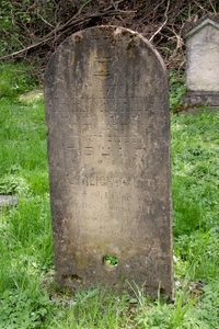 Itt nyugszik
<br />Ostreicher Netti
<br />Szül. Eisler
<br />meghalt 1881 Februar, 21 én
<br />Életének 36 ik évében
<br />
<br />Béke Hamvaira